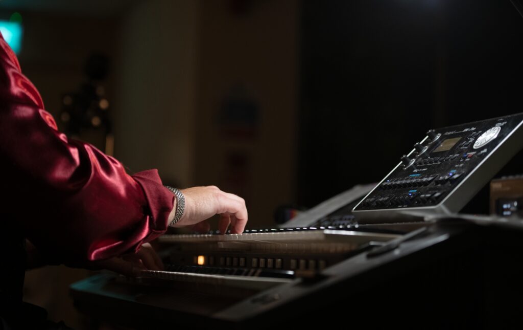 Nottingham Organ Society… Robert Davies (In the Bar!)